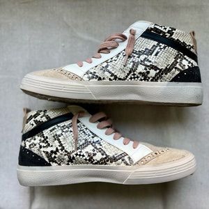 Shu shop Paulina Snake Skin Shoe  size 9